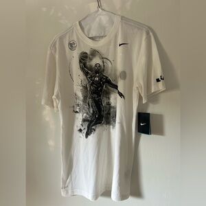 Men new T shirt M with tag